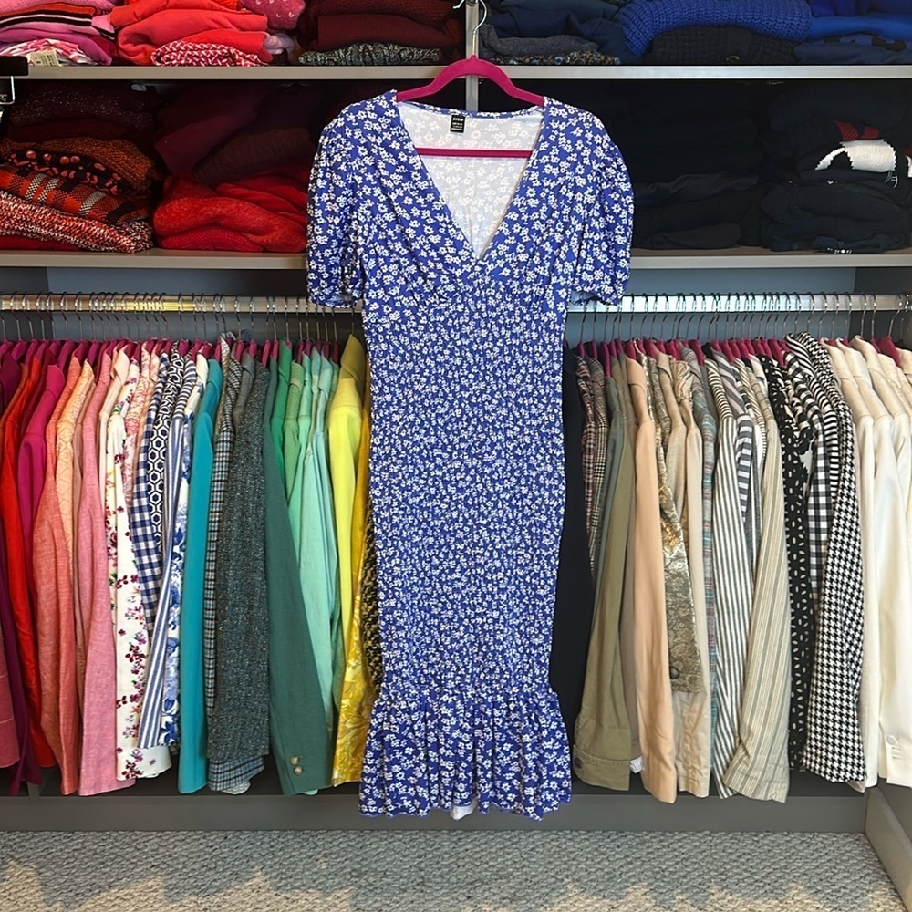 SHEIN blue with white flowers short sleeve v neck smocked maxi dress size L